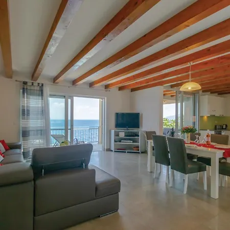 Hébergement de vacances In With House Sea View *