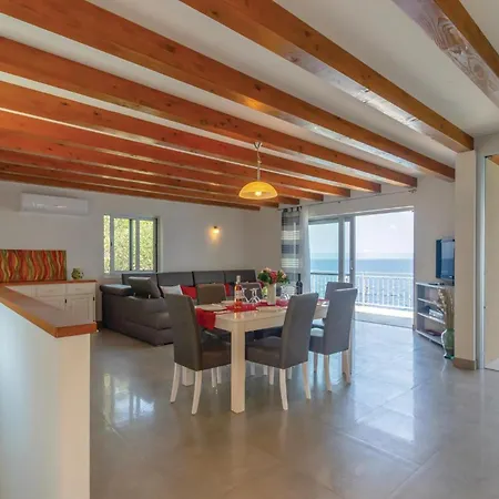 Hébergement de vacances In With House Sea View *